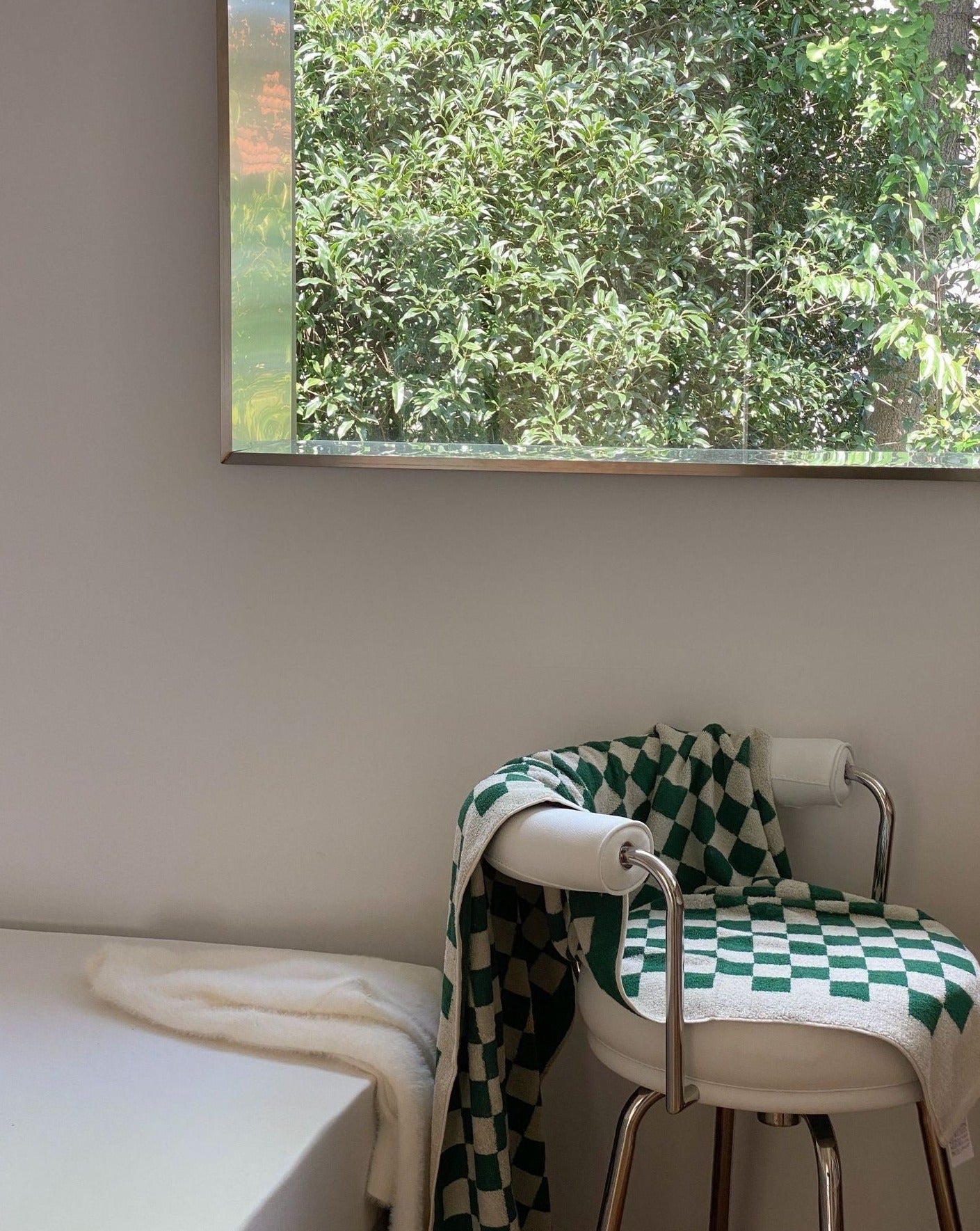 Premium Checkered Bath Towel - Long-Staple Cotton for Ultimate Softness and Absorbency