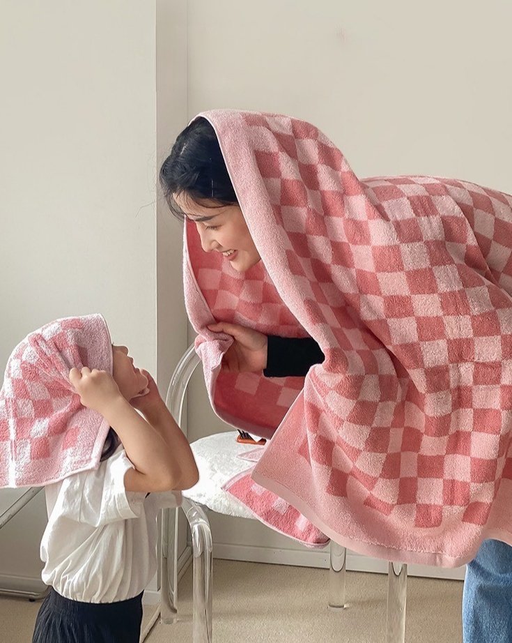 Premium Checkered Bath Towel - Long-Staple Cotton for Ultimate Softness and Absorbency